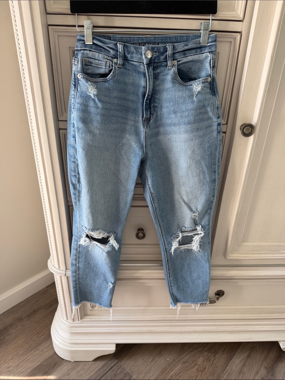 American Eagle Outfitters Light Blue Distressed Cropped Jeans